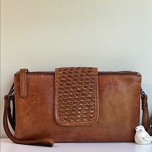 Vilenca Holland Distressed Genuine Leather Wristlet Crossbody